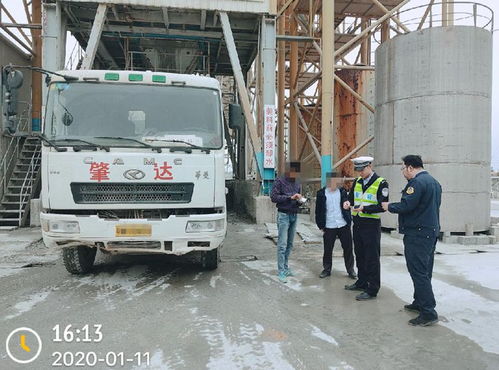 德庆交警迎战春运严查违规运输，一日查处准“百吨王”车辆力保道路安全